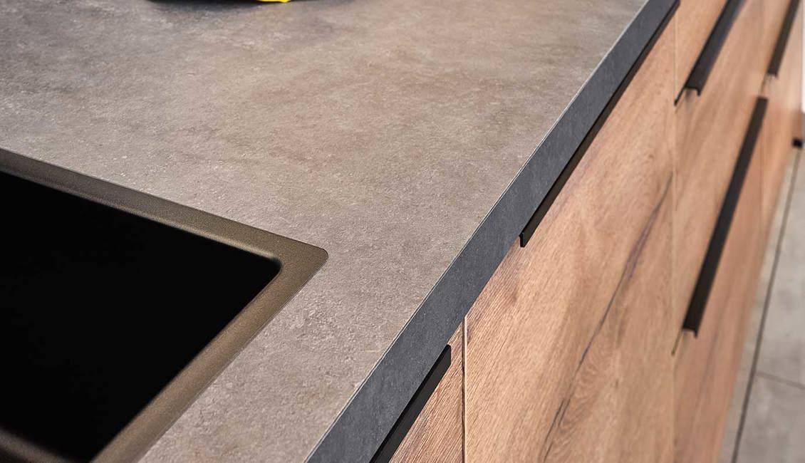 Houten-keuken-betonlook-aanrechtblad
