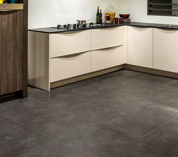 Rode wandtegels keuken: wand en vloertegels cht keukenstudio.