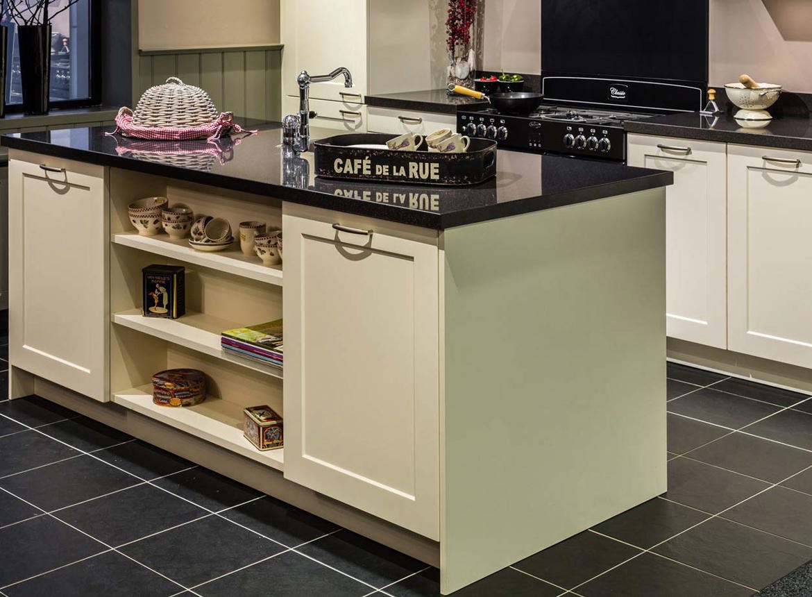 Landelijke keuken met belling fornuis. db keukens
