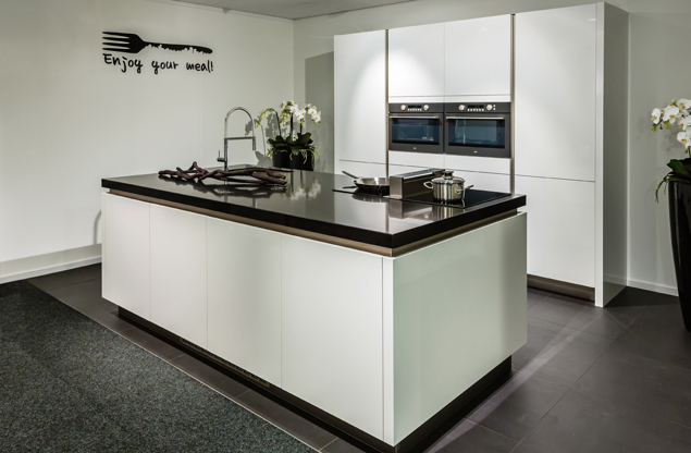 Moderne Keuken Met Schiereiland Afmetingen Schiereiland Keuken : Moderne Keuken Met Schiereiland : Greeploze keukens Crystal, kleur