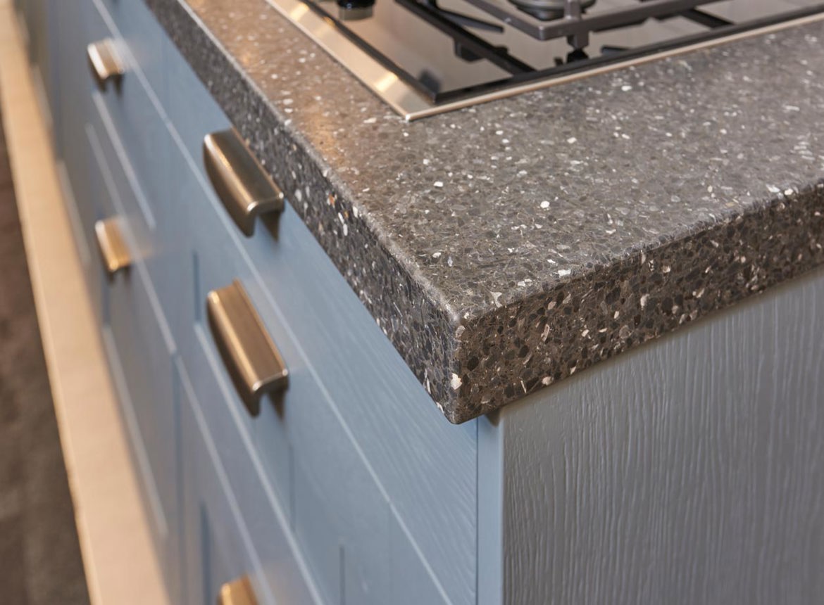 Blauwe keuken met prachtig neff apparatuur db keukens Blauwe tegels keuken