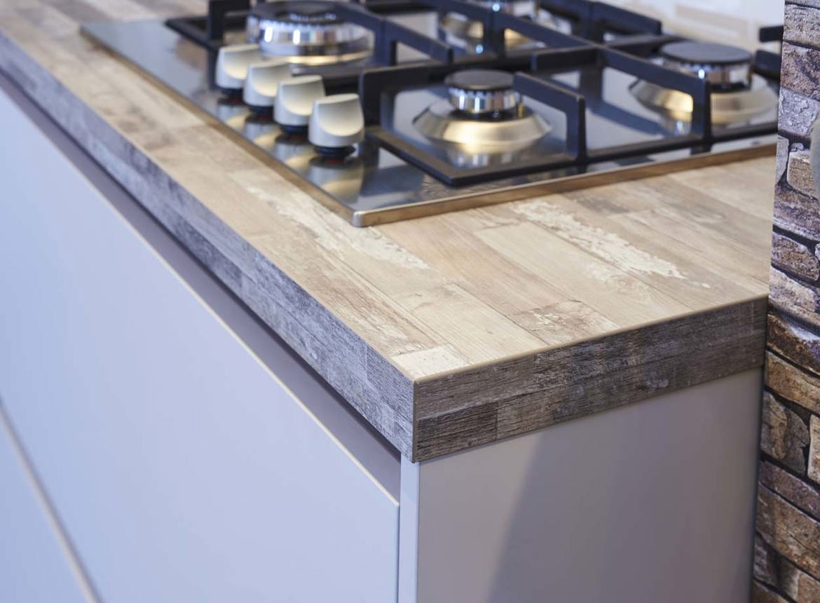 Tijdloze keuken met kastenwand db keukens