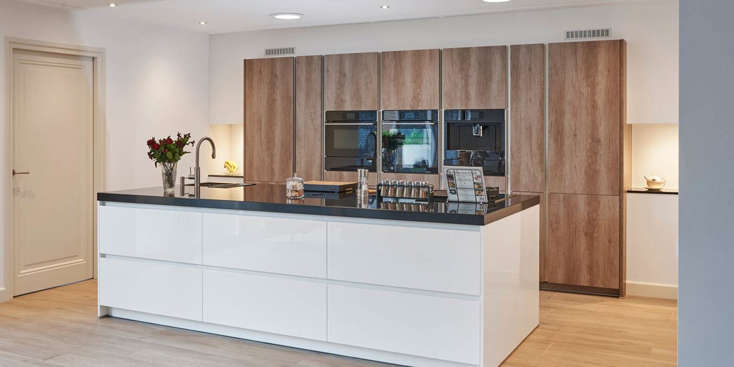 1 - Complete keuken Roosendaal met kastenwand
