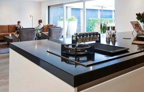 Hoogglans keukeneiland Roosendaal, bekijk deze binnenkijker