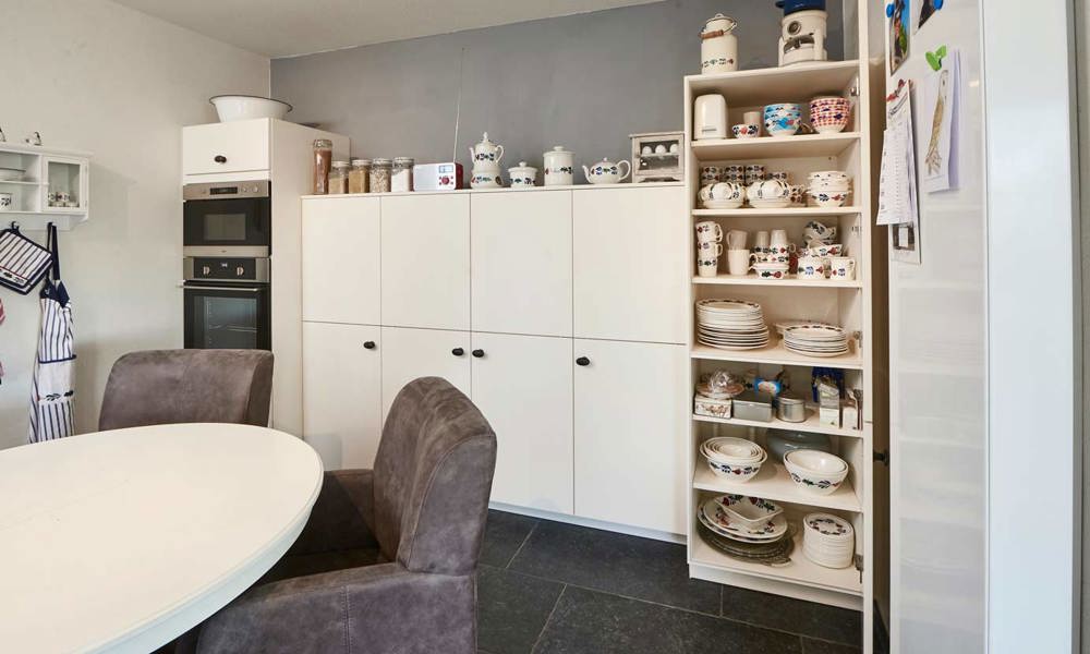 Witte Keuken, kastenwand