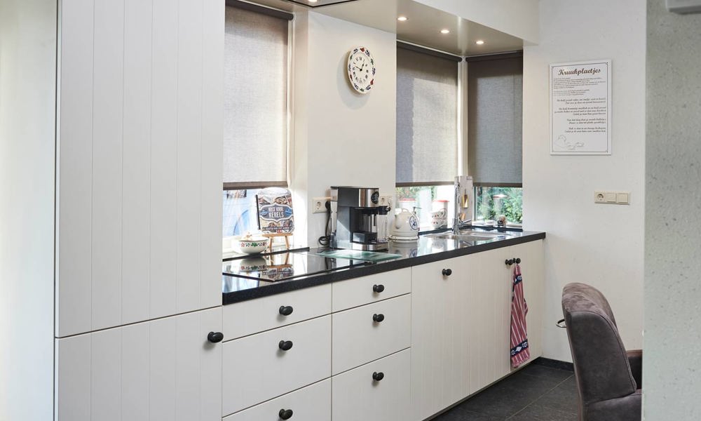 Witte Keuken in rechte uitvoering