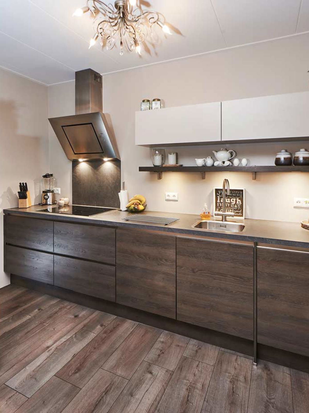 Mijn nieuwe keuken moet een donkere houtkleur hebben Conny en Frank Onderdijk uit Goes