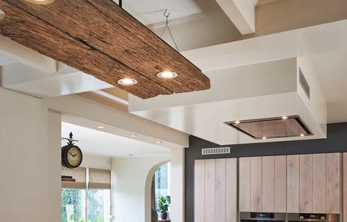 Luxe keuken met eiland, plafondafzuiger