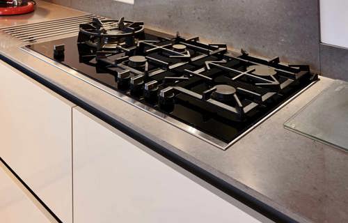Moderne keuken, gaskookplaat met wokbrander