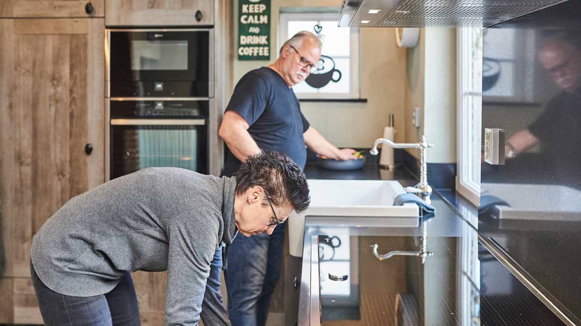 Houten keuken, inductiekookplaat