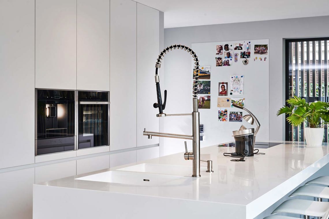 Design keukenkraan in moderne keuken