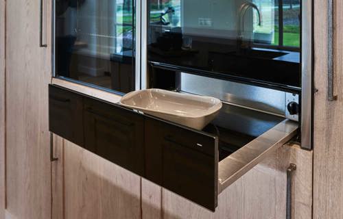 Massief houten keuken, warmhoudlade