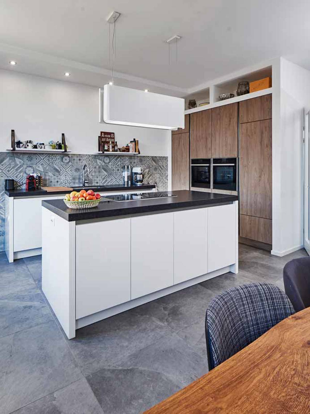 Keuken prominent in het woningontwerp Eric en Lucy van der Schild uit Oegstgeest