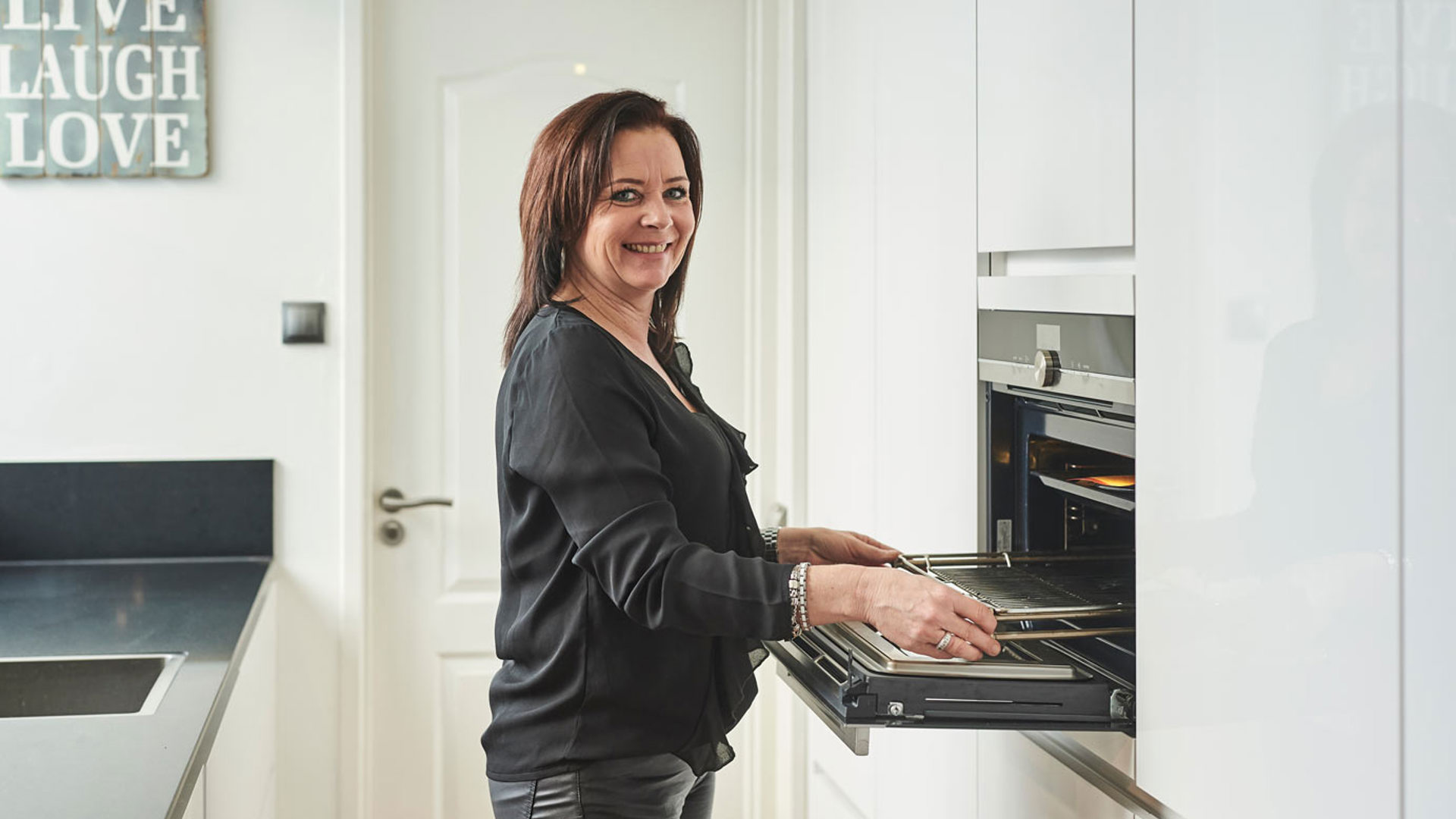 Parallelle keuken met oven op ooghoogte