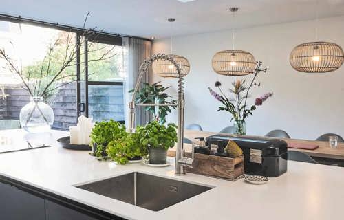 Zwart witte keuken Amstelveen met design kraan