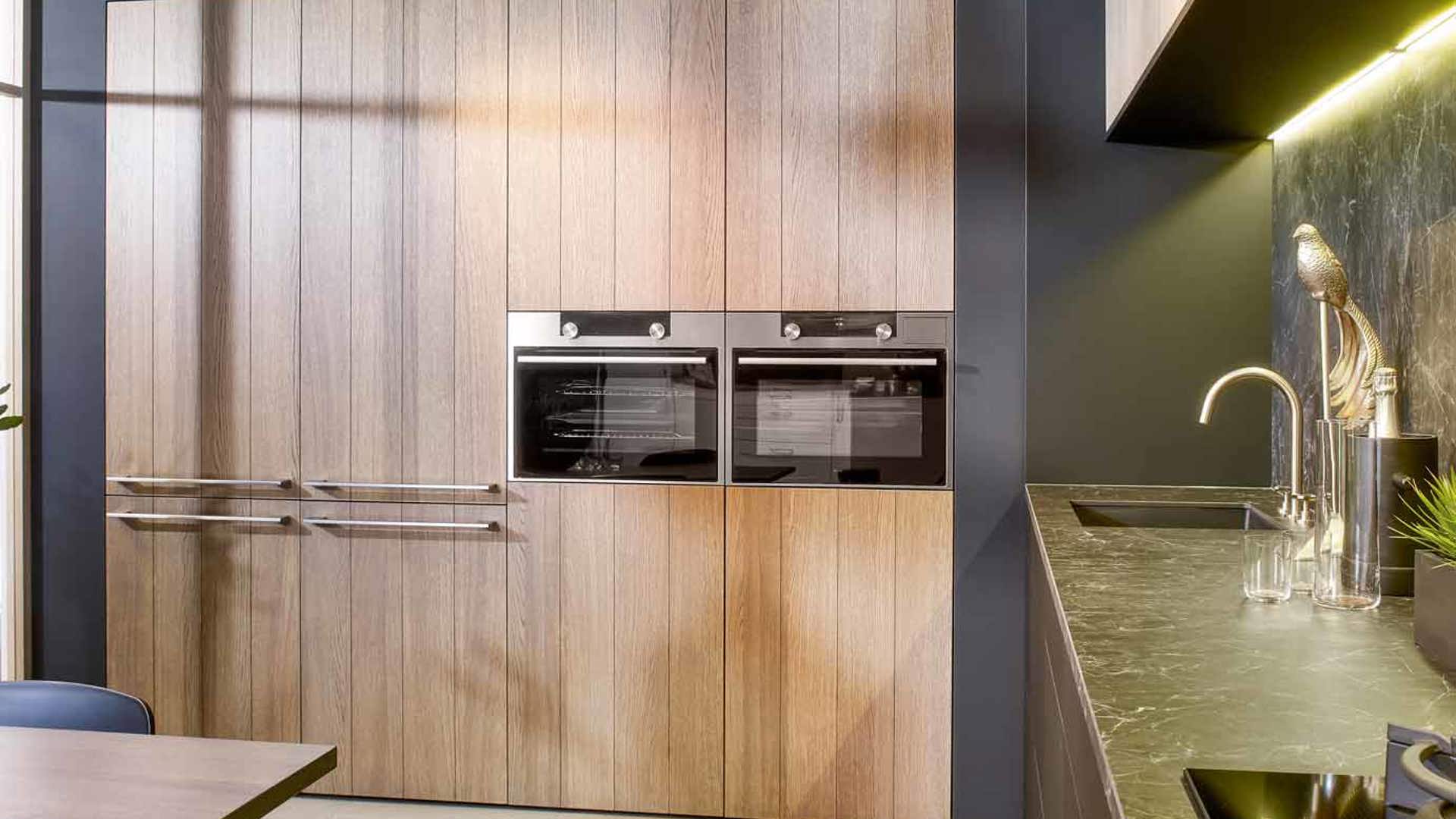 Houten kastenwand keuken