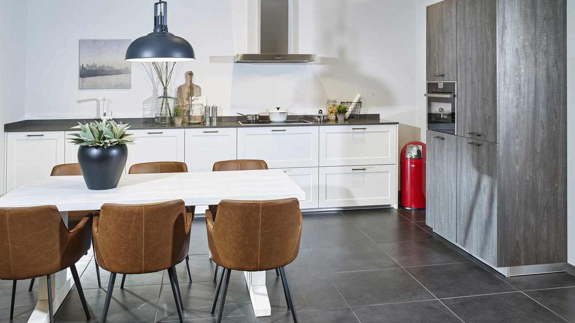 Tijdloze keuken met kastenwand