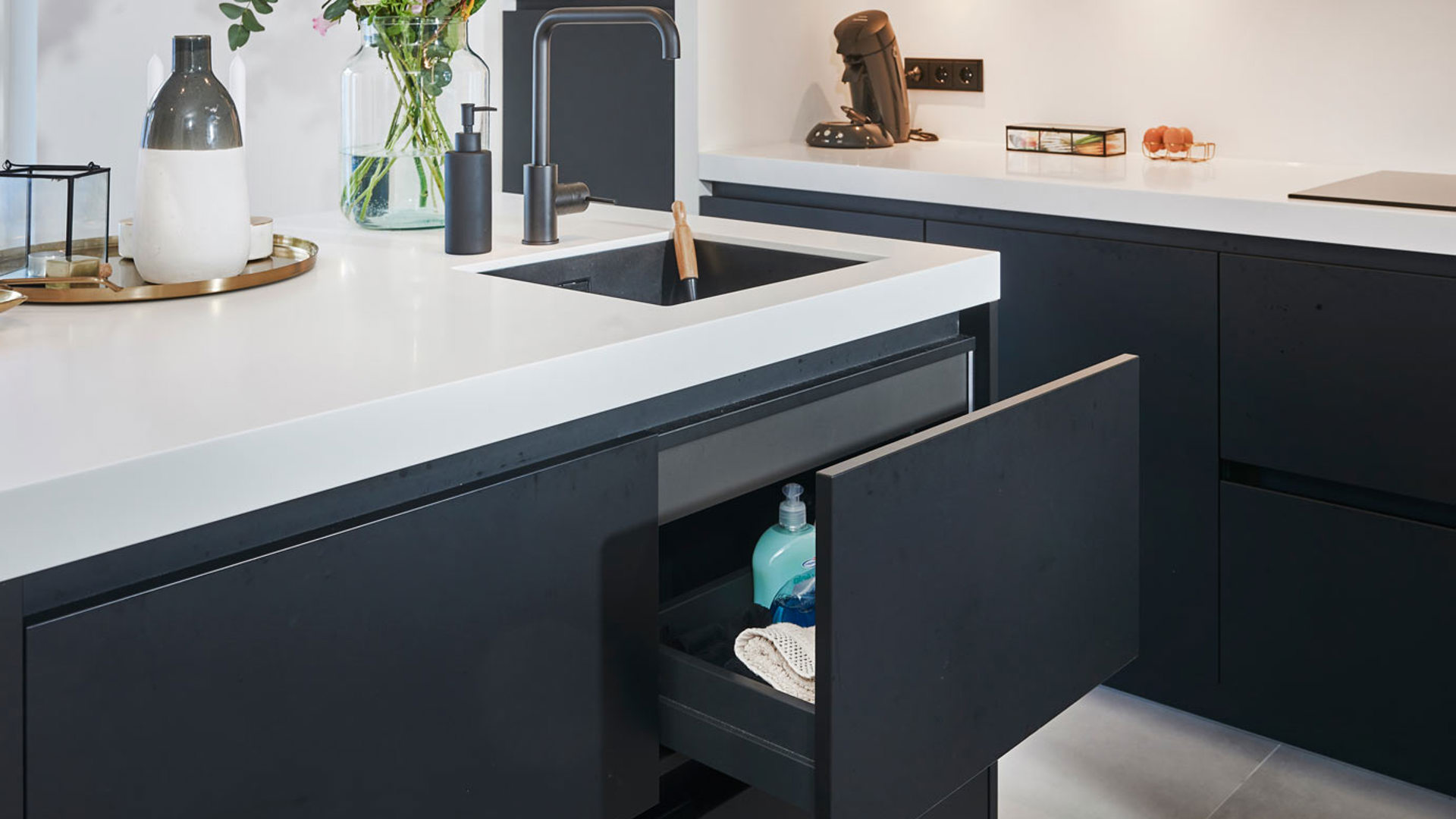 Greeploze zwart wit keuken
