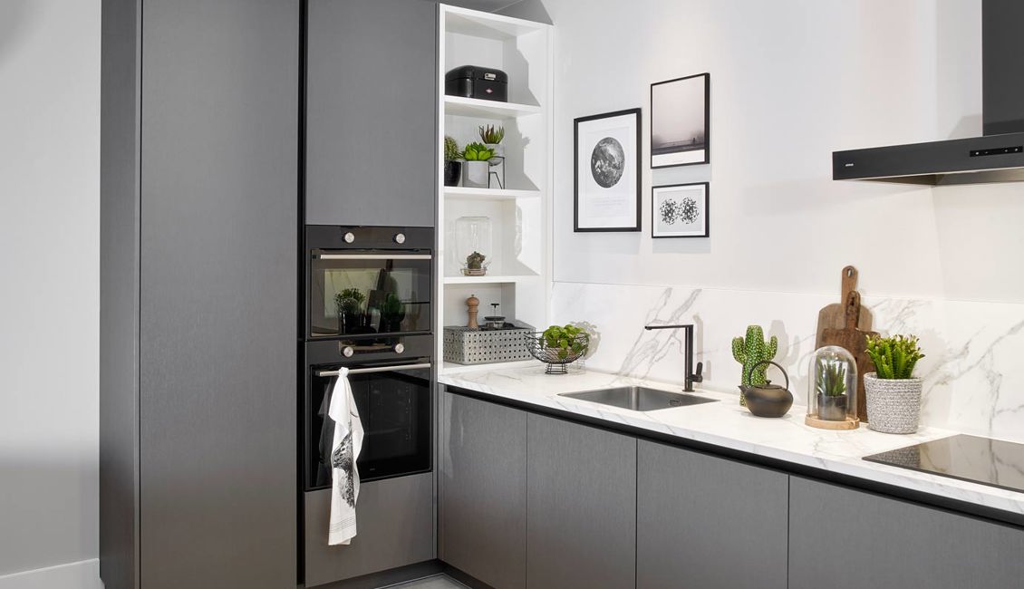 Modern antraciete keuken, greeploos