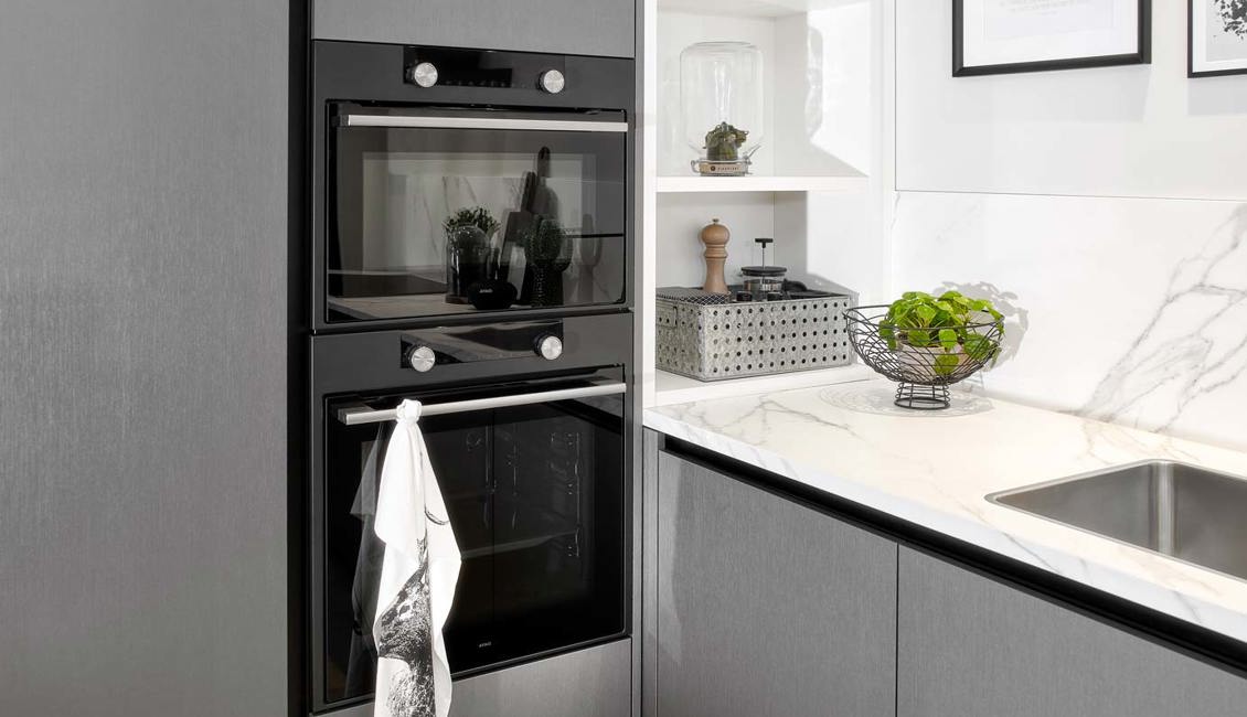 Modern antraciete keuken, marmerlook werkblad