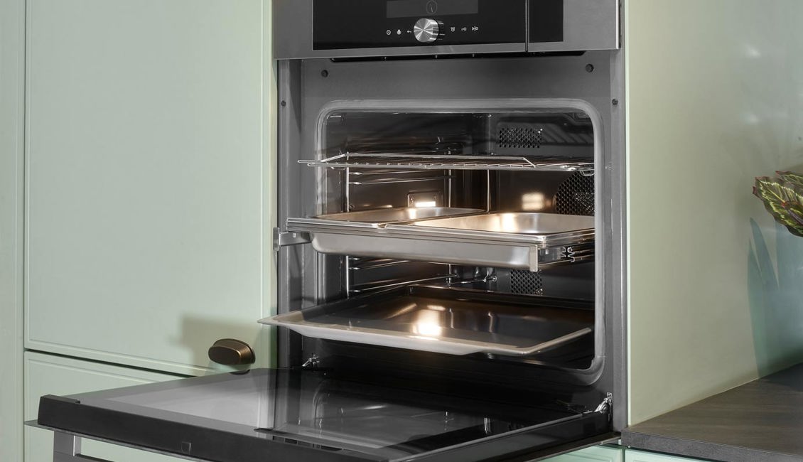Groene keuken met apparatuur van Pelgrim