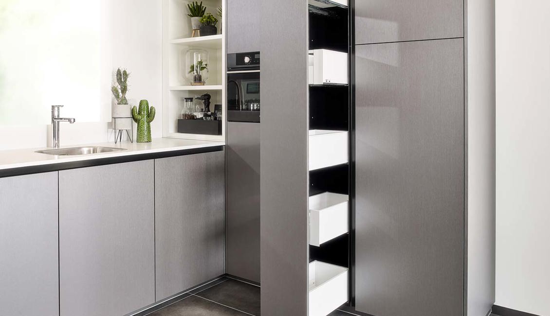 Modern antraciete keuken, apothekerslades