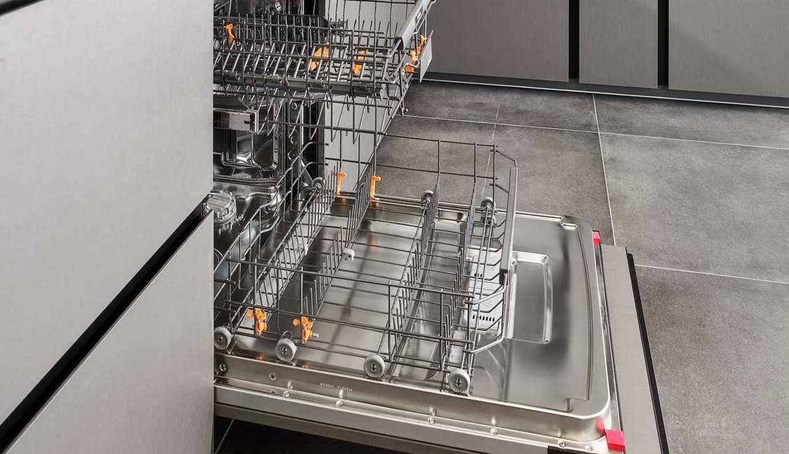 Modern antraciete keuken, vaatwasser