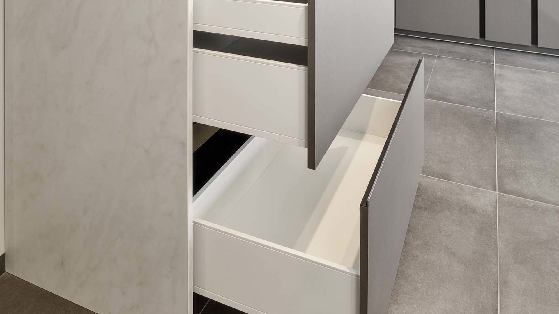 Modern antraciete keuken, brede lades