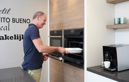 Grote eilandkeuken Roosendaal, kastenwand