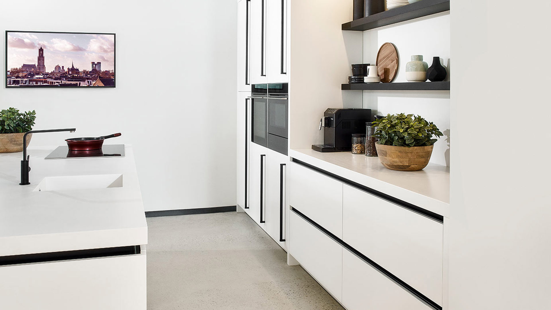 Moderne eilandkeuken ton-sur-ton