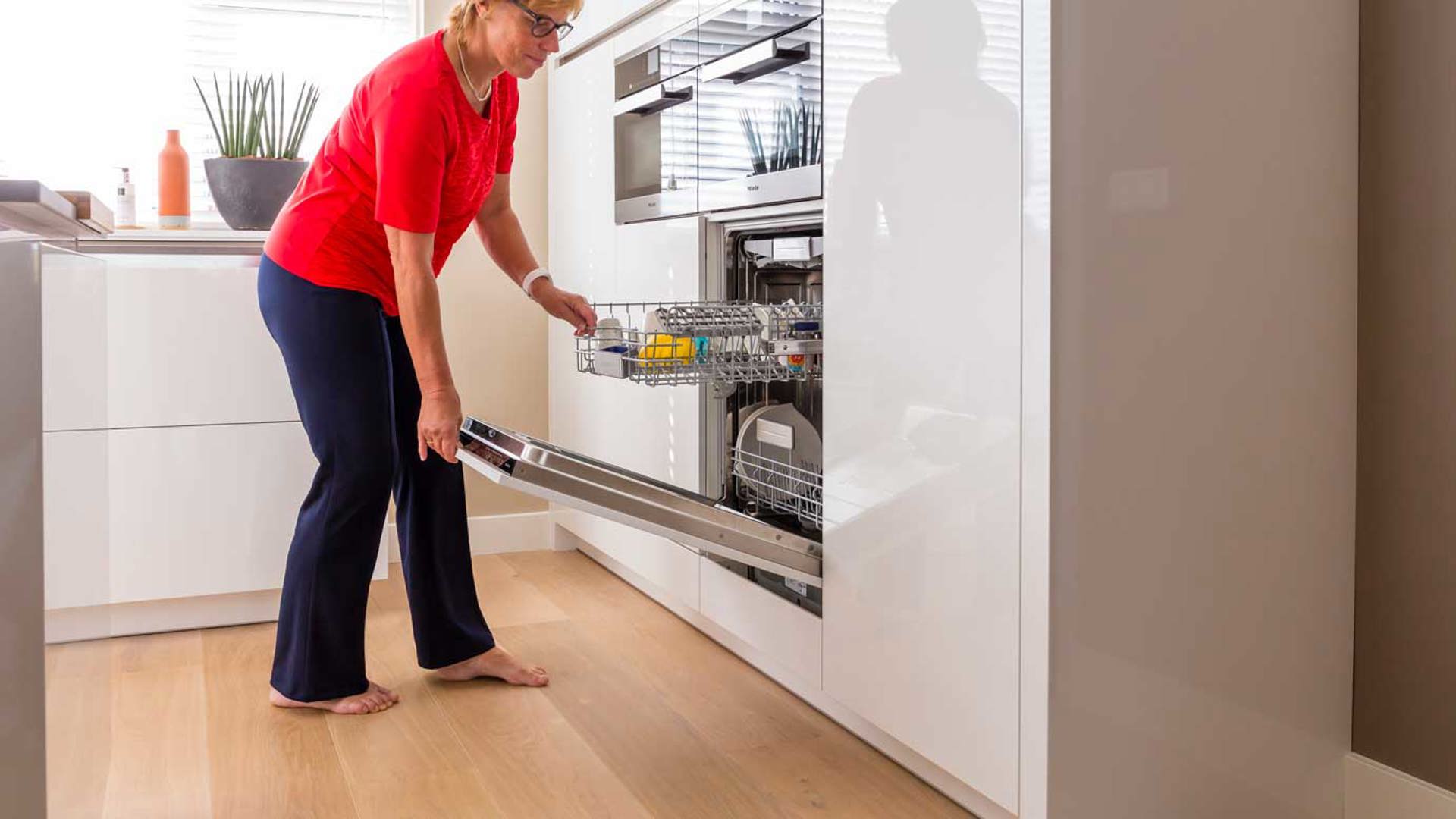 Vaatwasser op hoogte. Beleef meer keukengemak. | DB Keukens Vaatwasser Op Hoogte. Beleef Meer Keukengemak. | Db Keukens