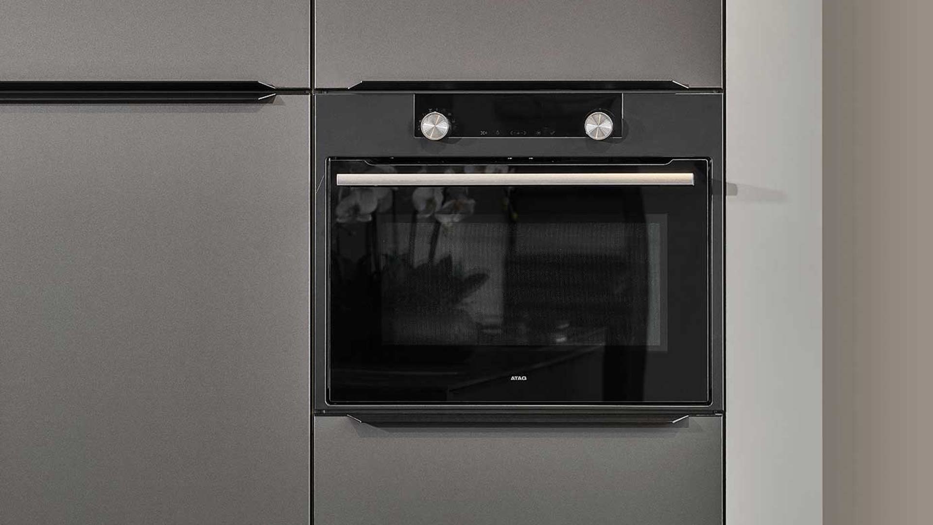 Kleine rechte keuken met ATAG overn