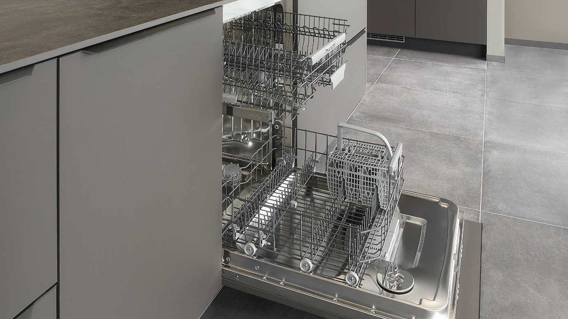 Kleine rechte keuken met vaatwasser