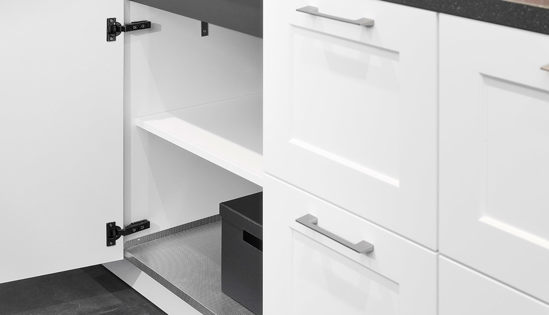 Rechte tijdloze keuken met spoelbak voorzien van aluminium beschermbodem tegen vochtschade