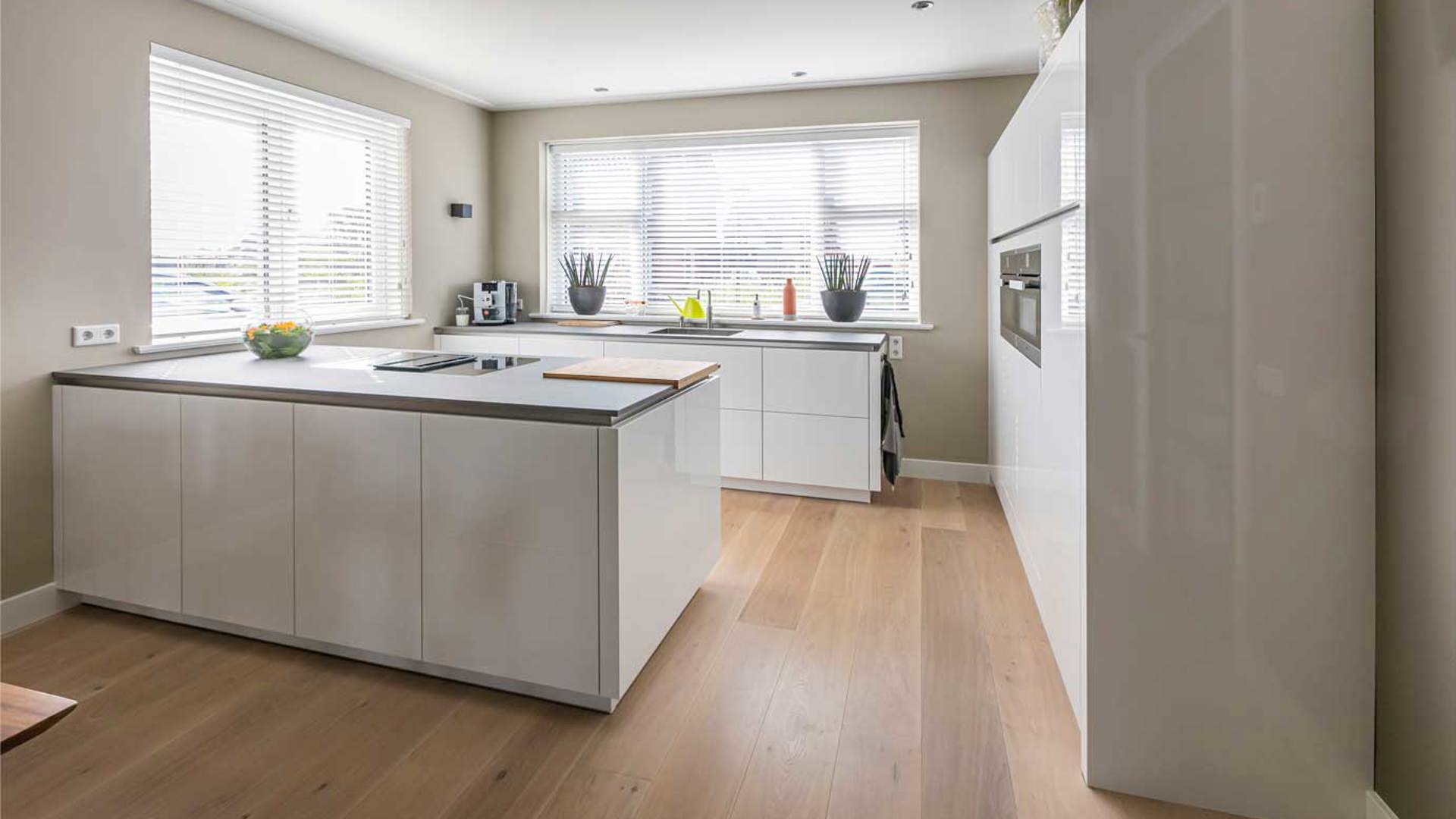 Residentic eilandkeuken modern wit
