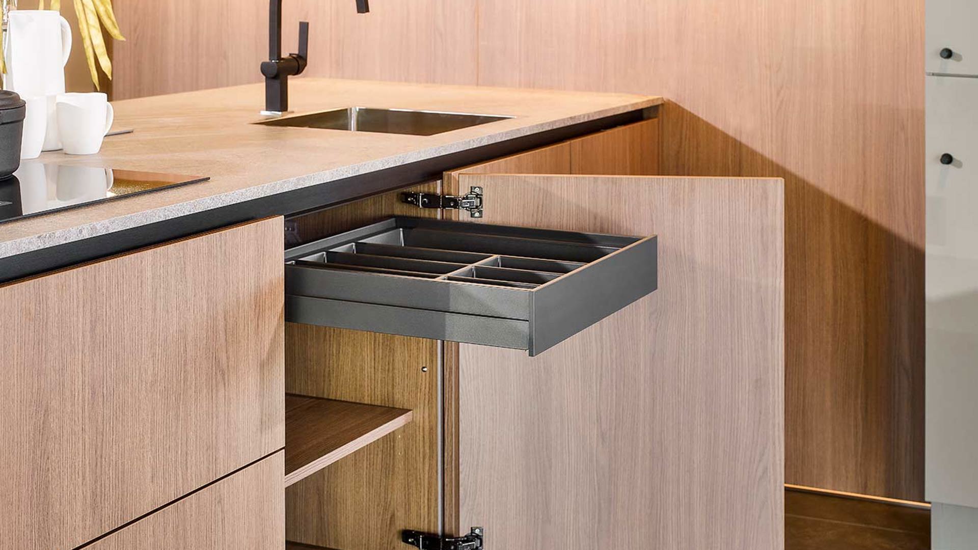 Modern schiereiland, lade in kast