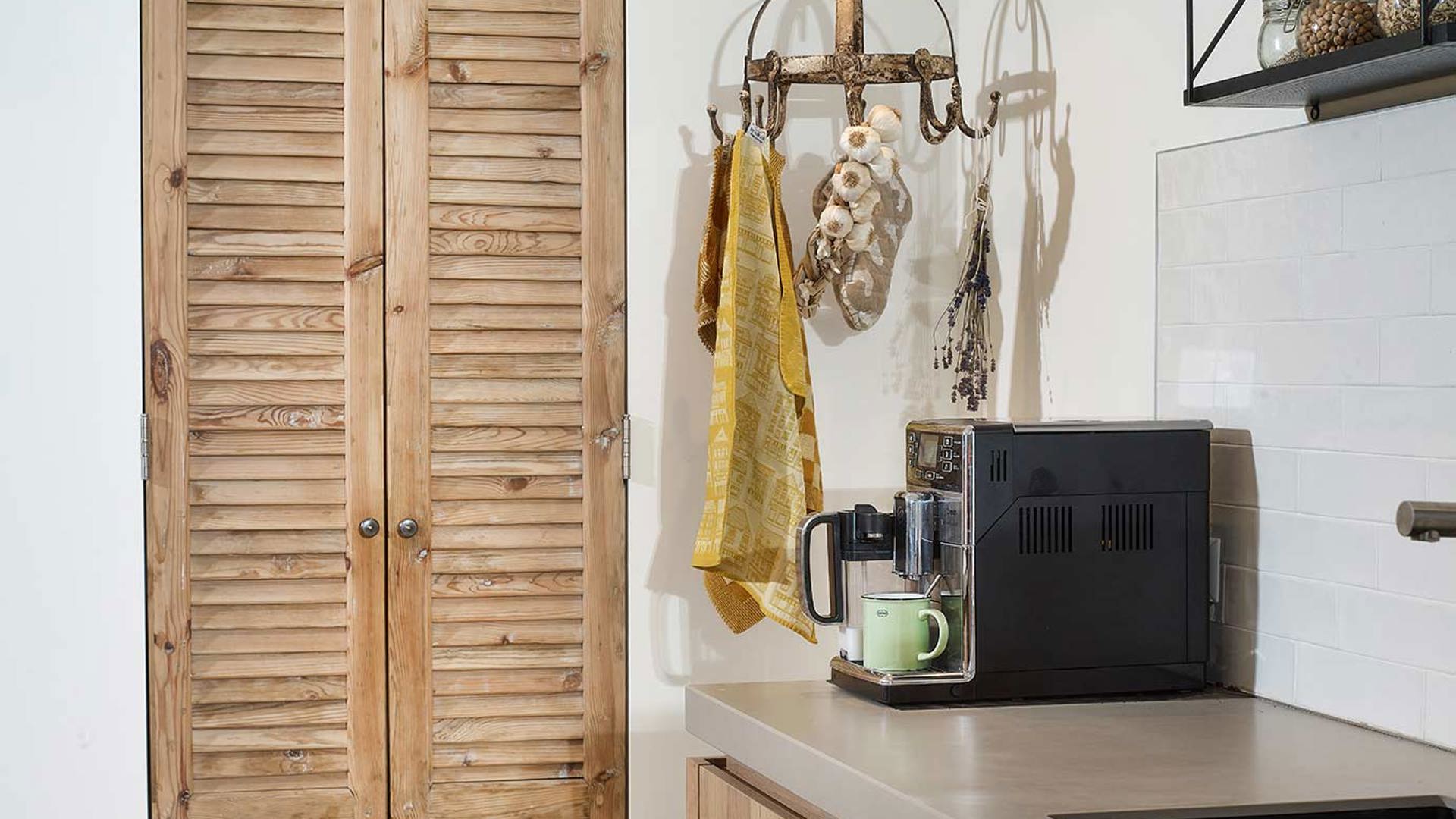 Houten moderne keuken Rotterdam, kastdeur louvre