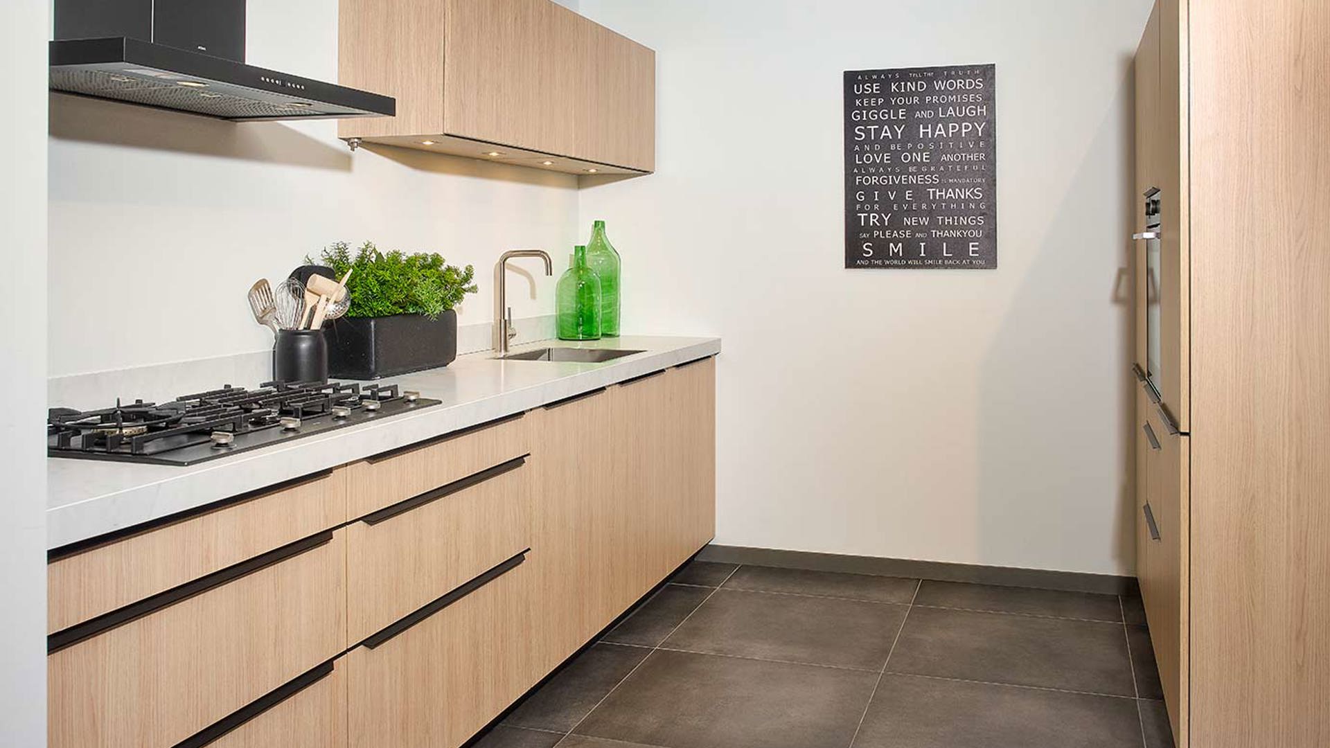 Parallelle houten keuken