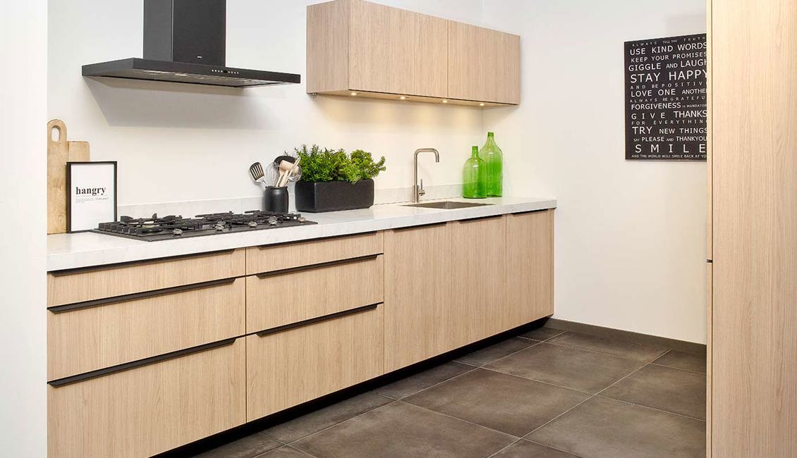 Parallelle houten keuken