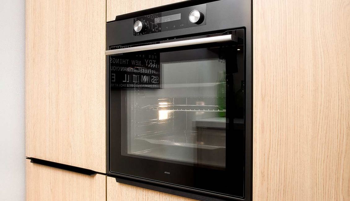 Parallelle houten keuken, oven