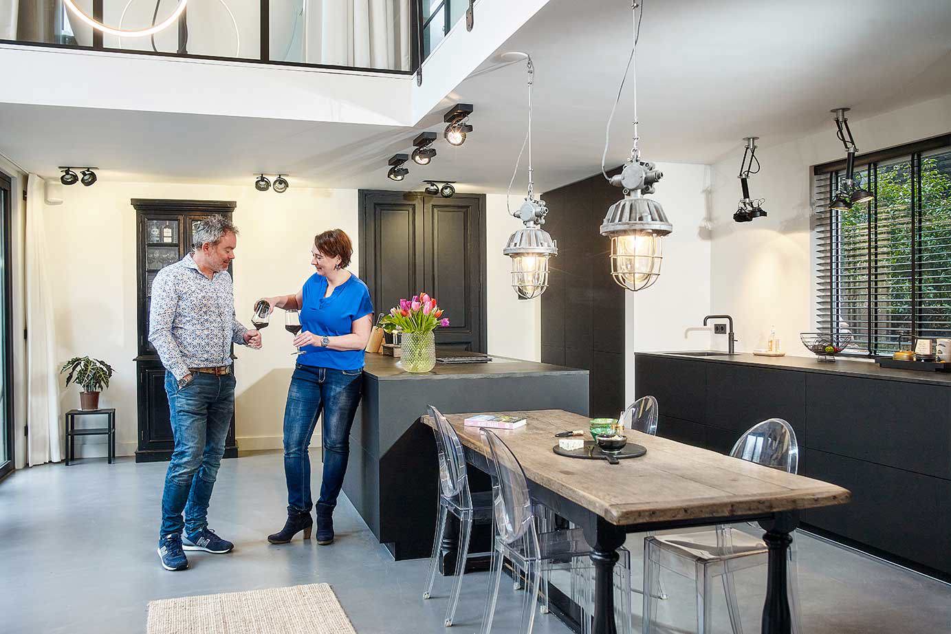 Mat zwarte keuken met eiland Utrecht