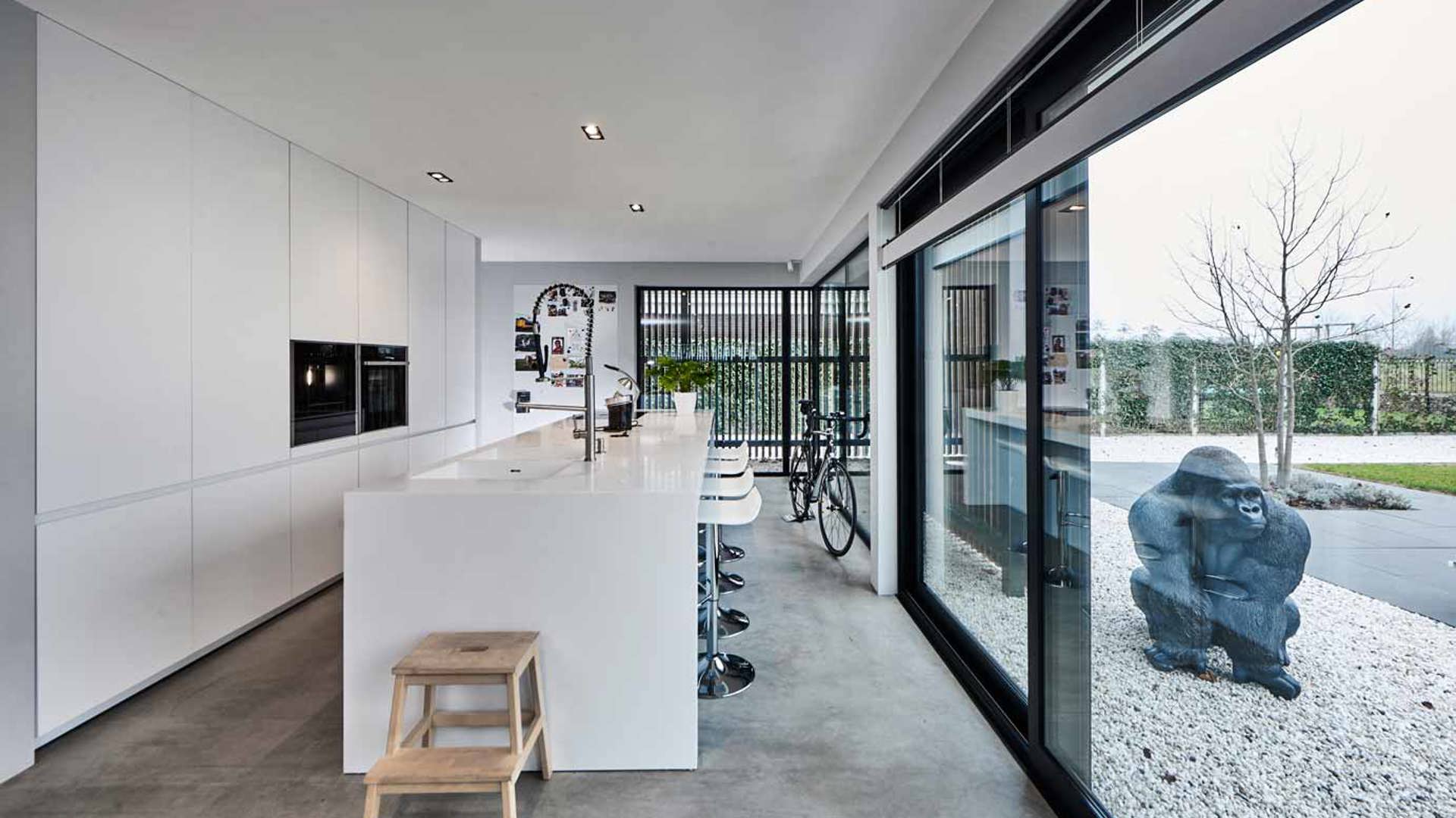 Luxe keuken met eiland en bar
