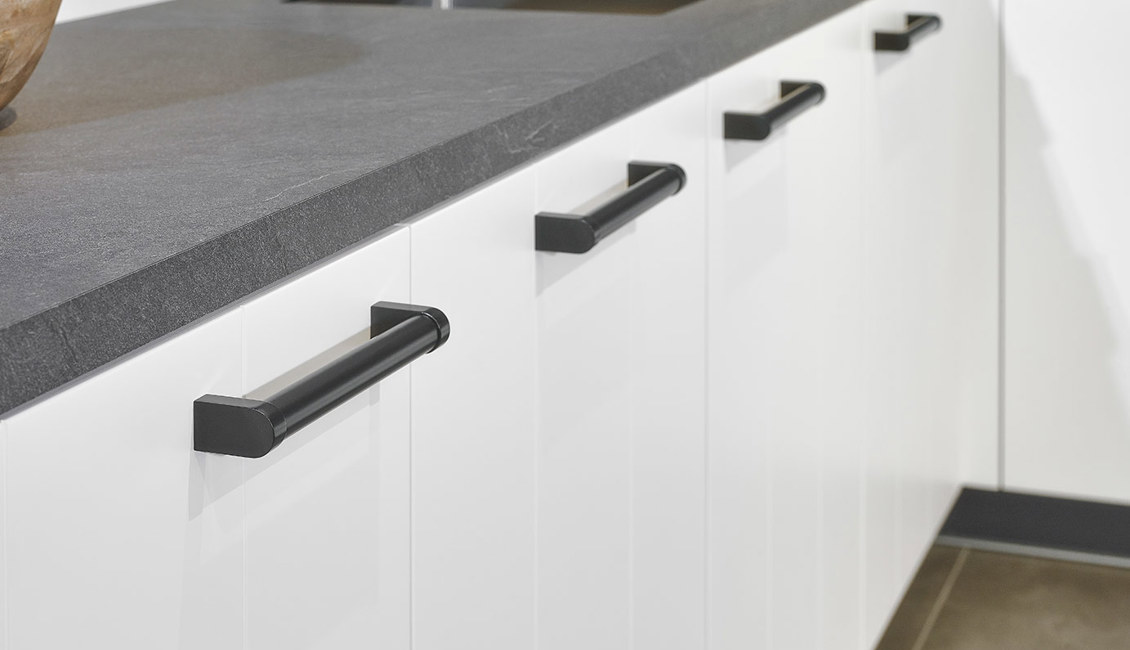 Landelijk moderne keuken, front, greep en kunststof werkblad