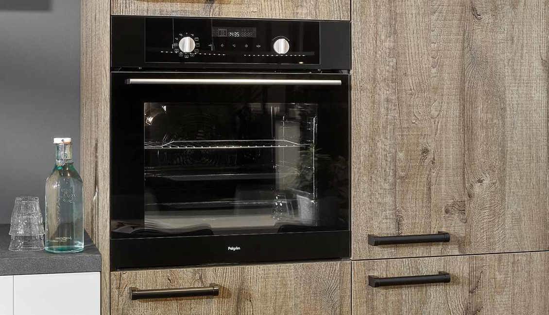 Landelijk moderne keuken, oven en houten front