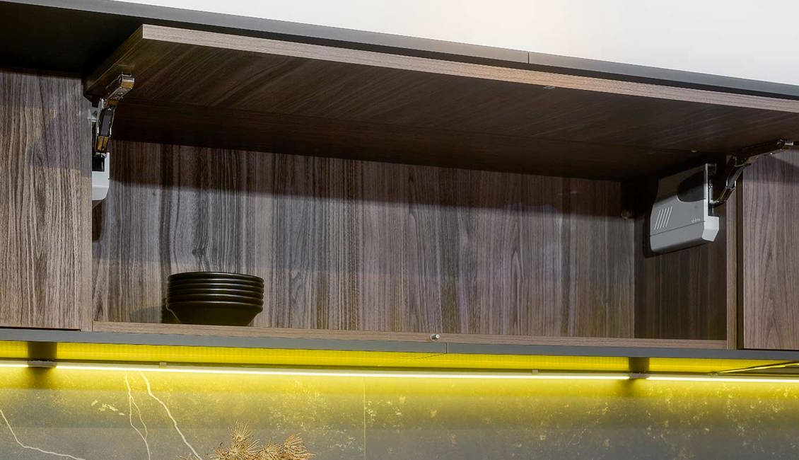 Design keuken met kastenwand, bovenkast