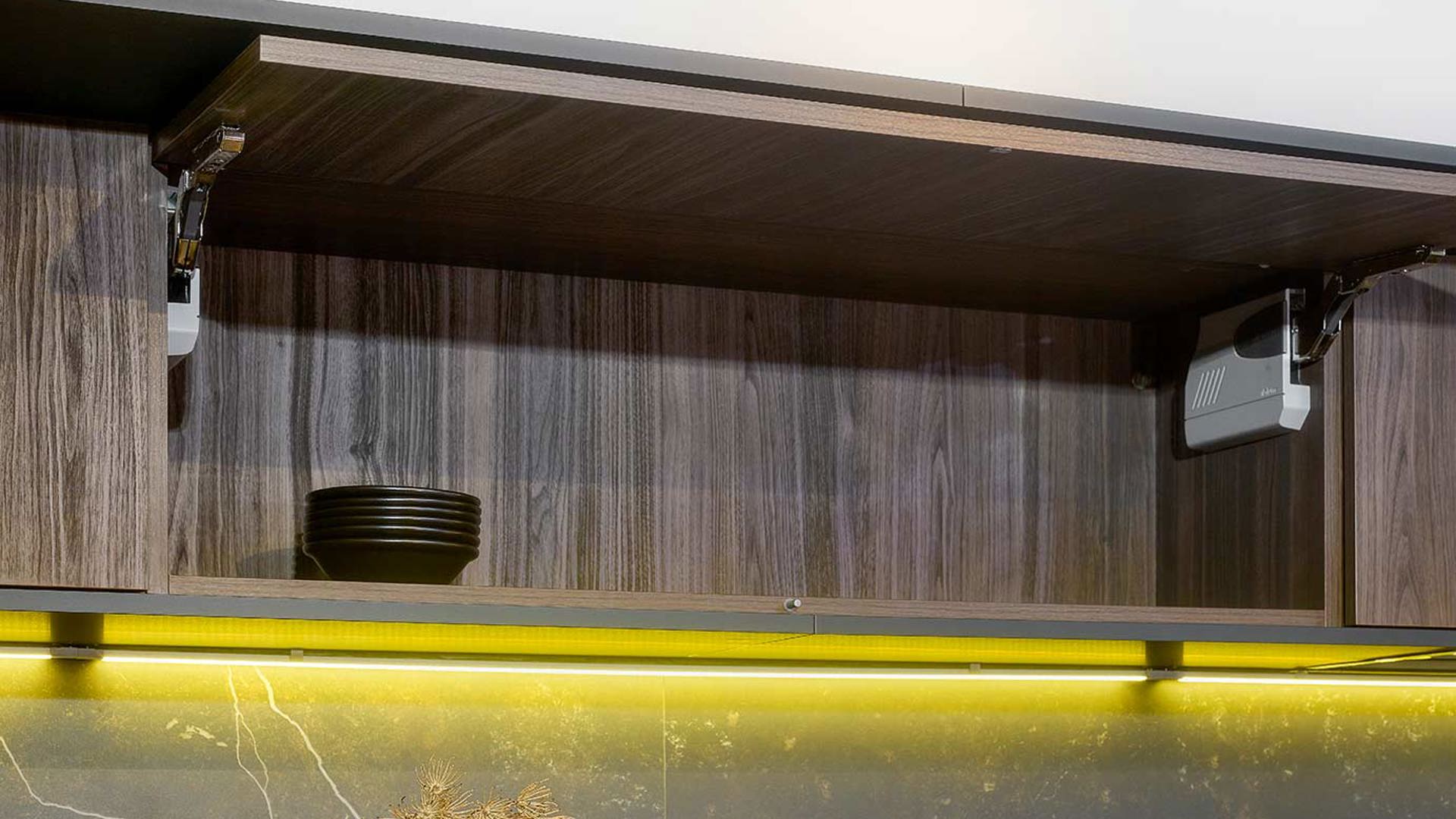 Design keuken met kastenwand, bovenkast