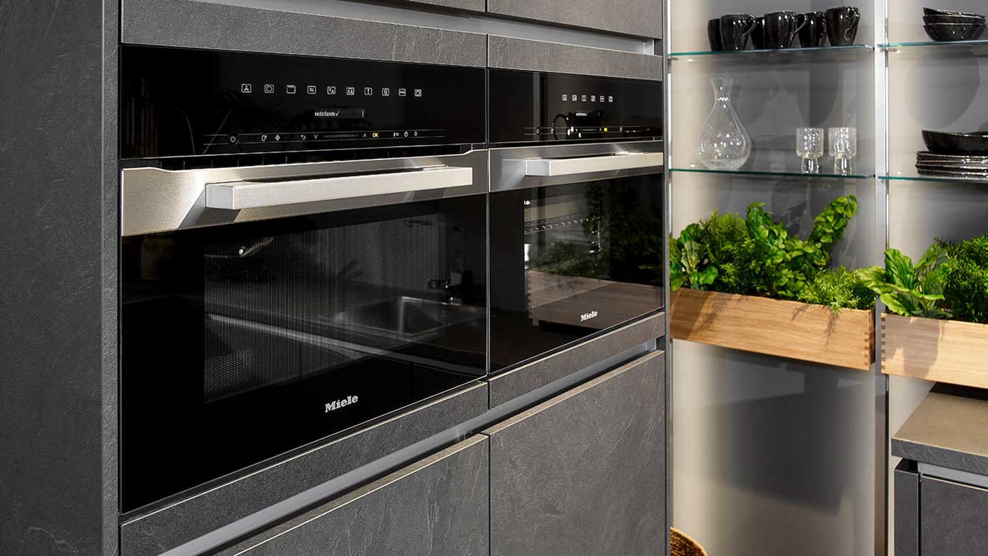 Compacte luxe keuken, Miele ovens