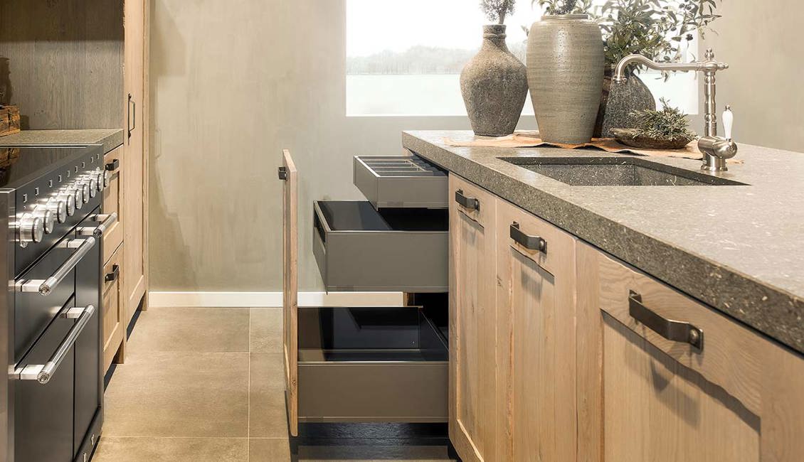 Massief eiken keuken, eiland met lade