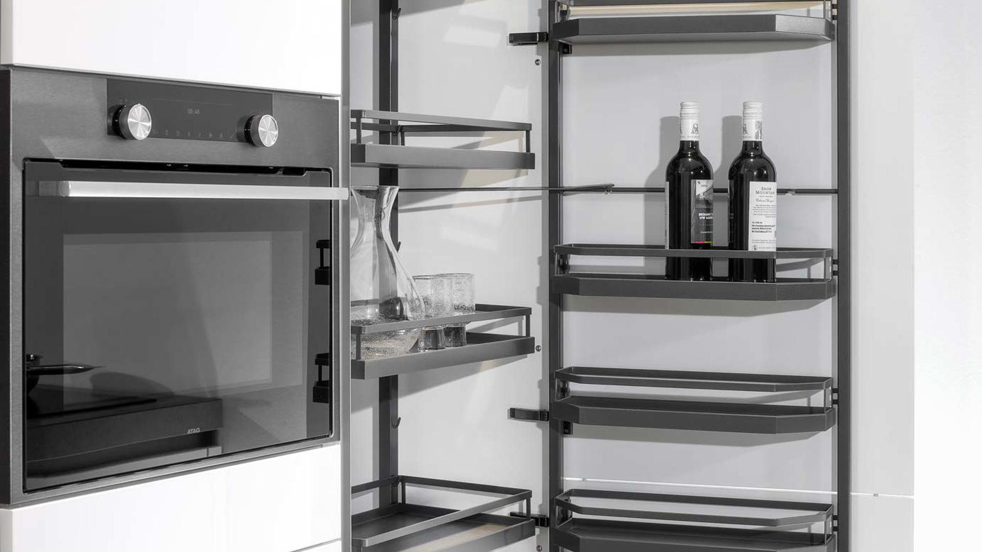Moderne keuken met eiland, koelkast