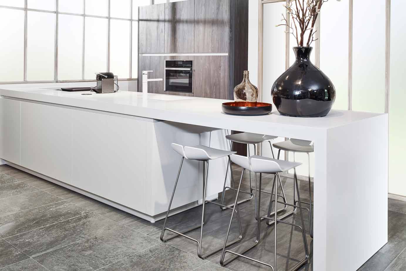 Kookeiland met eettafel? 8 tips om eten en wonen te combineren!